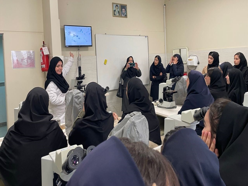 بازدید دانش آموزان دبیرستان بشارت تبریز