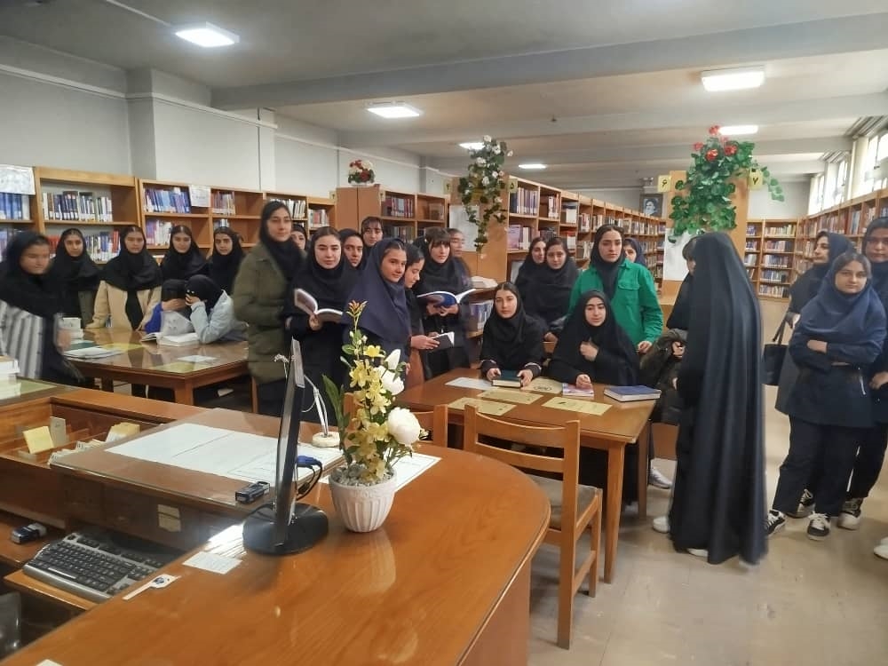 بازدید دانش آموزان دبیرستان بشارت تبریز