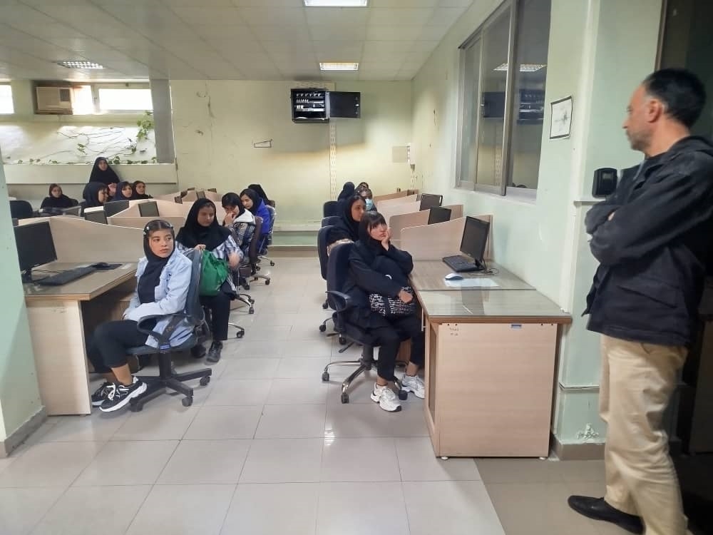 بازدید دانش آموزان دبیرستان بشارت تبریز