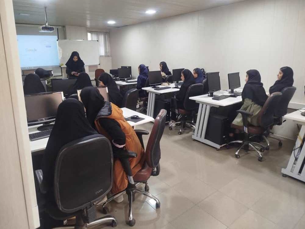 بازدید دانش آموزان دبیرستان بشارت تبریز