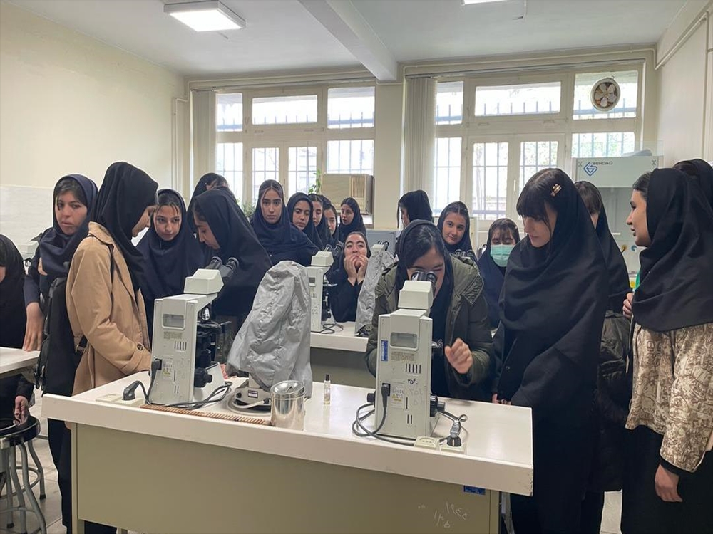 بازدید دانش آموزان دبیرستان بشارت تبریز